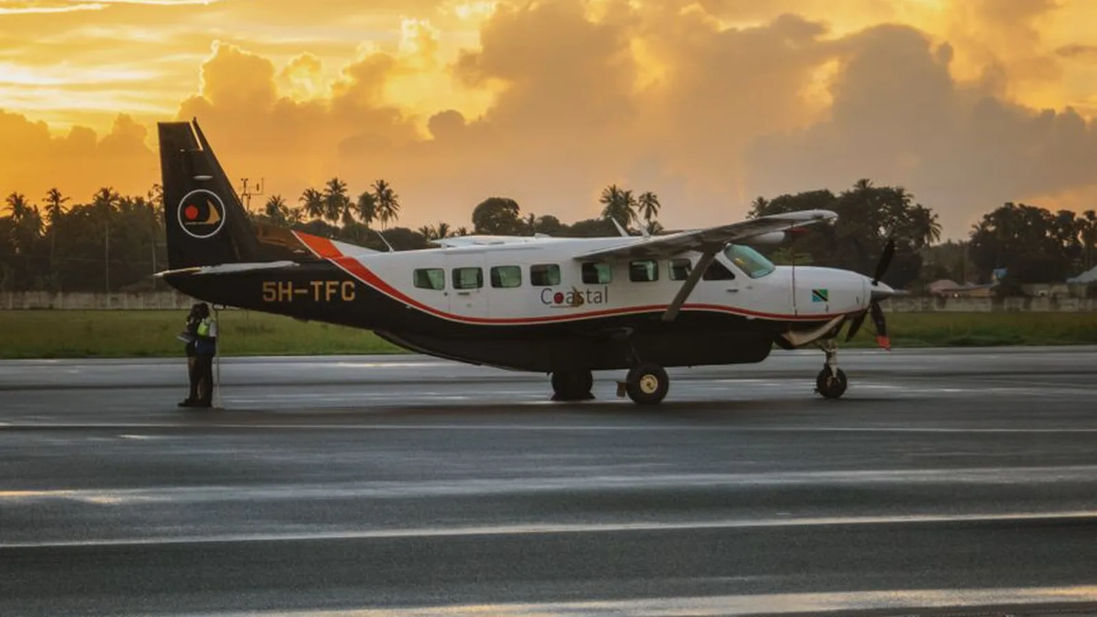 Avion sur la piste de l'aéroport international Abeid Amani Karume de Zanzibar