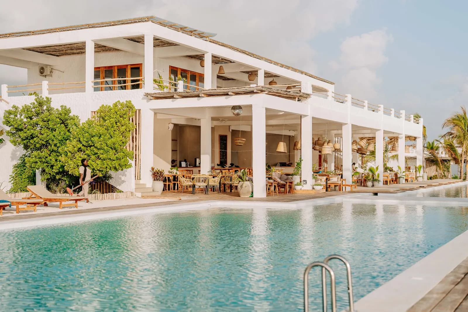 Hôtel avec piscine sur la plage de Jambiani à Zanzibar