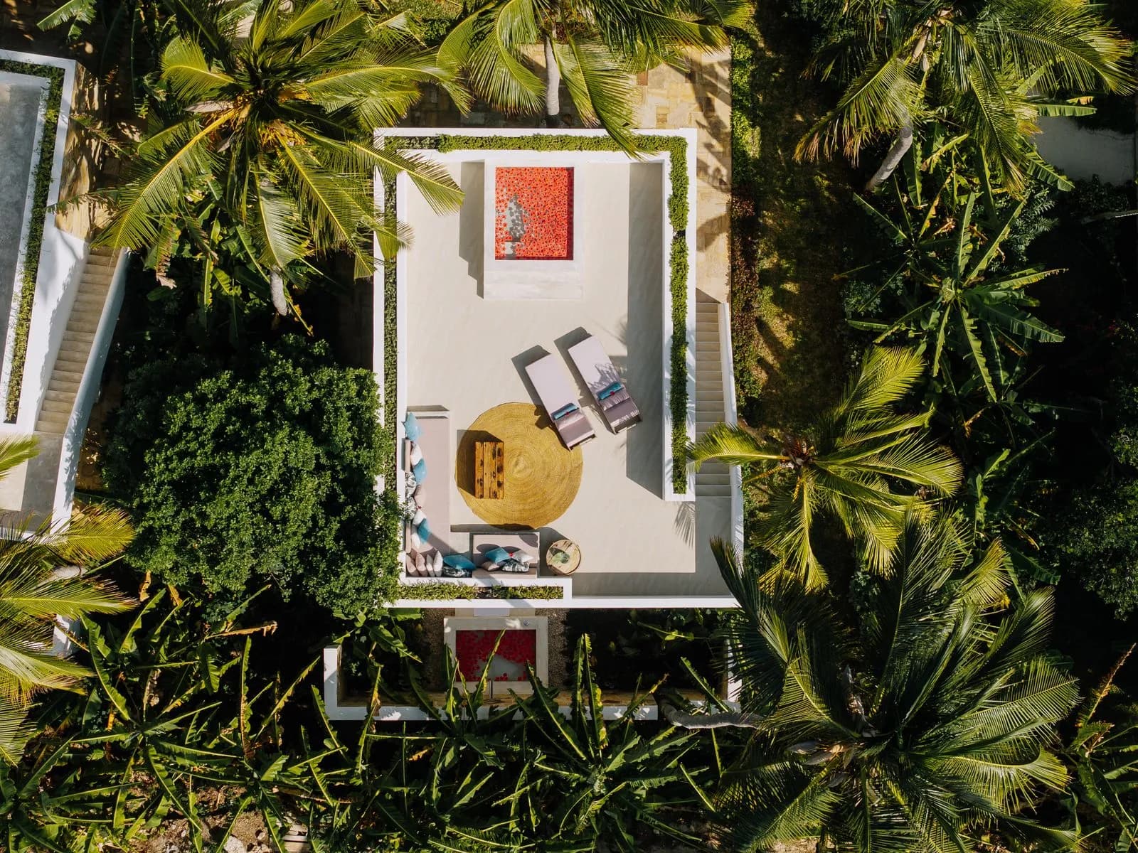 Vue aérienne d'une villa avec piscine à Zanzibar